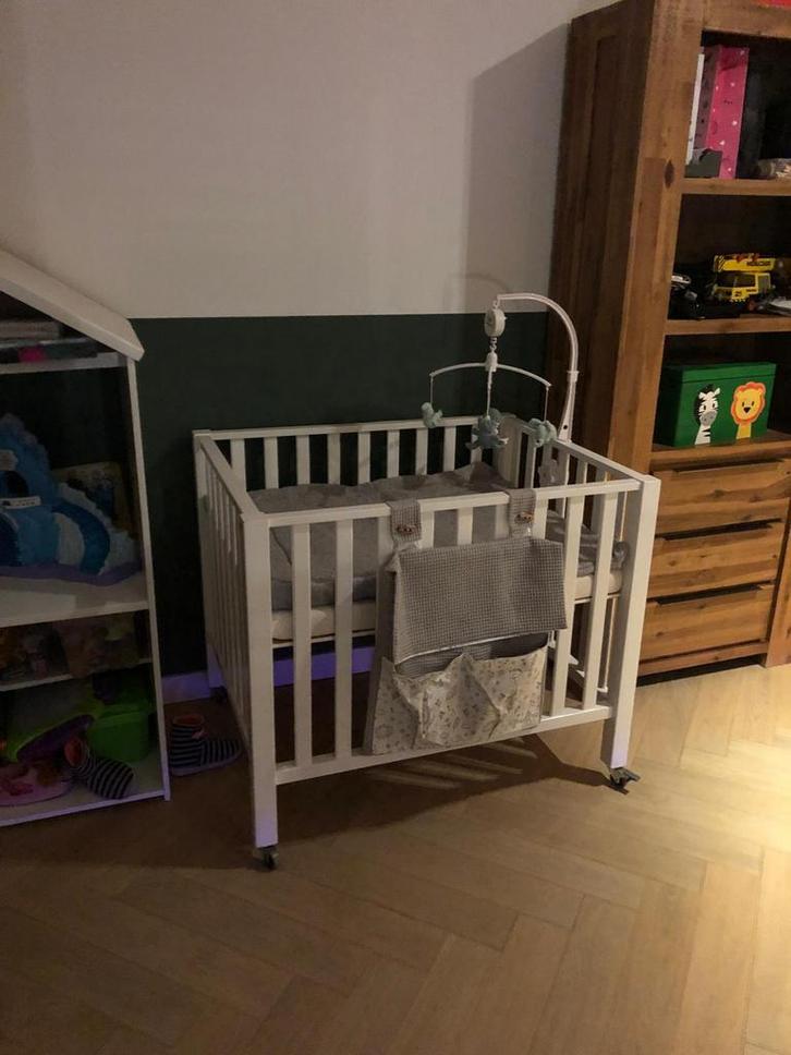 Box op wielen, Kinderen en Baby's, Kinderkamer | Bedden, Zo goed als nieuw, Minder dan 140 cm, Minder dan 70 cm, Matras, Ophalen