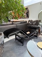 Cassina 4 Chaise longue Hairy Skin of Leder LC4 LC2 NIEUW, Huis en Inrichting, Waterstad 23, High-end Furniture, Nieuw, Metaal
