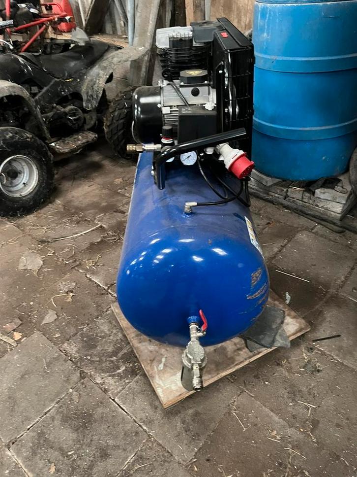 Michelin 200L 3pk 400v, Doe-het-zelf en Verbouw, Compressors, Zo goed als nieuw, 6 tot 10 bar, 100 liter of meer, 200 tot 400 liter/min