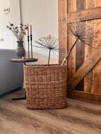 Rotan mand voor landelijk interieur, Ophalen