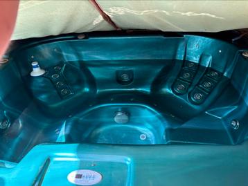 Jacuzzi beschikbaar voor biedingen