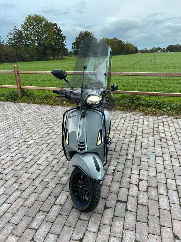 Grijze vespa sprint, 2020, 19282 km, Fietsen en Brommers, Scooters | Vespa, Gebruikt, Overige modellen, Benzine, Ophalen