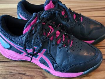 Asics Gel Peake hockeyschoenen maat 35 beschikbaar voor biedingen