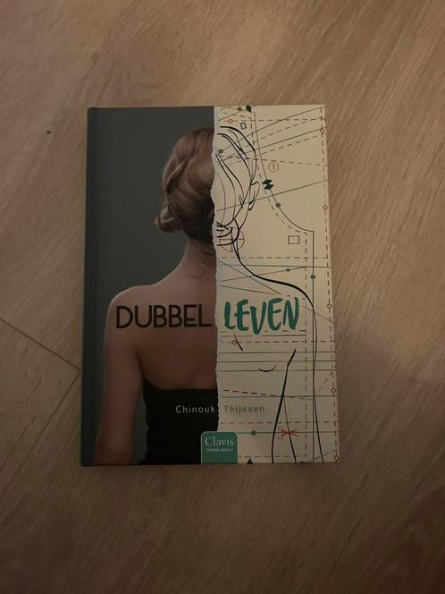 Chinouk Thijssen - Dubbelleven, Boeken, Kinderboeken | Jeugd | 13 jaar en ouder, Zo goed als nieuw, Ophalen of Verzenden