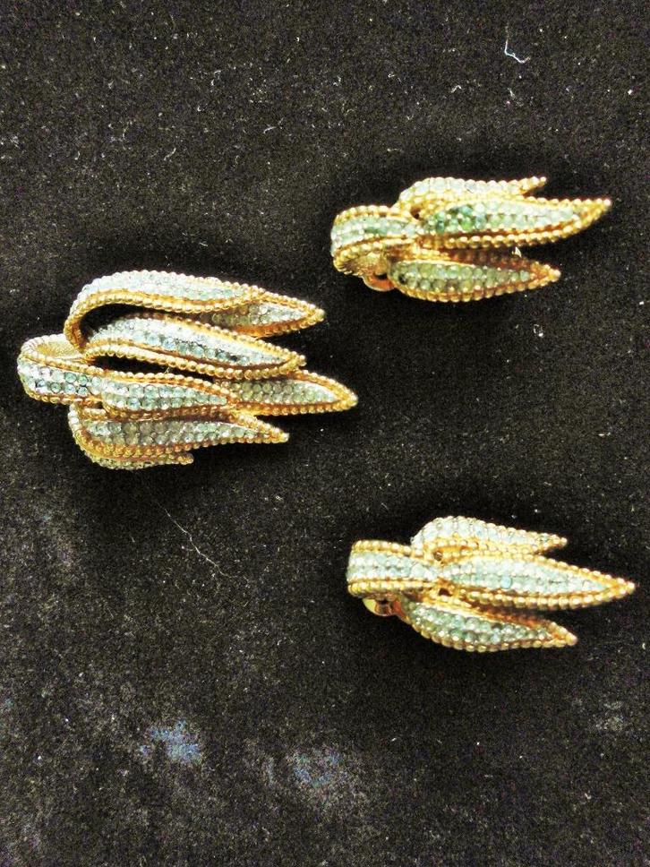 ZEER MOOIE VERGULDE BROCHE MET OORBELLEN, Sieraden, Tassen en Uiterlijk, Broches, Zo goed als nieuw, Overige materialen, Goud