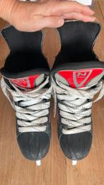 IJshockey schaatsen, mt 40 + hand- en kniebeschermers, Gebruikt, Ophalen of Verzenden, IJshockeyschaatsen, Nijdam