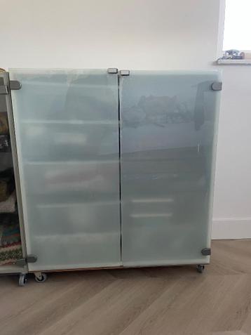 1 unieke IKEA Ivar kast met glazen deuren 80cmx82cmx29cm - afbeelding 1