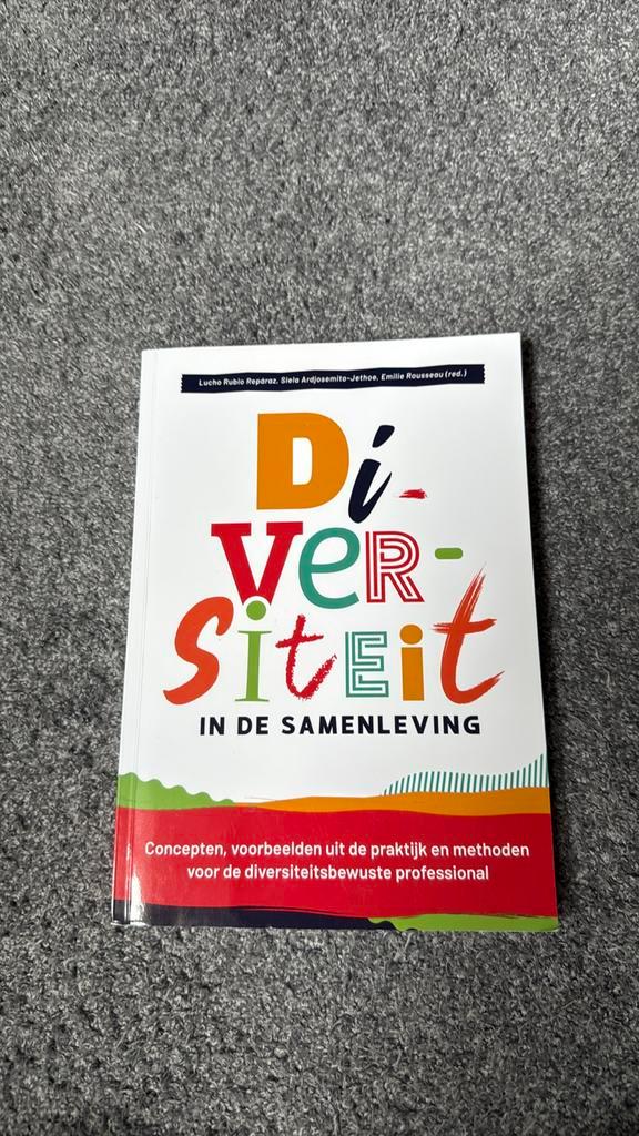 Diversiteit in de samenleving, Boeken, Schoolboeken, Zo goed als nieuw, Verzenden