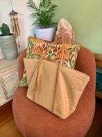 Schoudertas shopper riet met charm bedel klosje nieuw, Ophalen of Verzenden, Nieuw, Beige, Overige merken