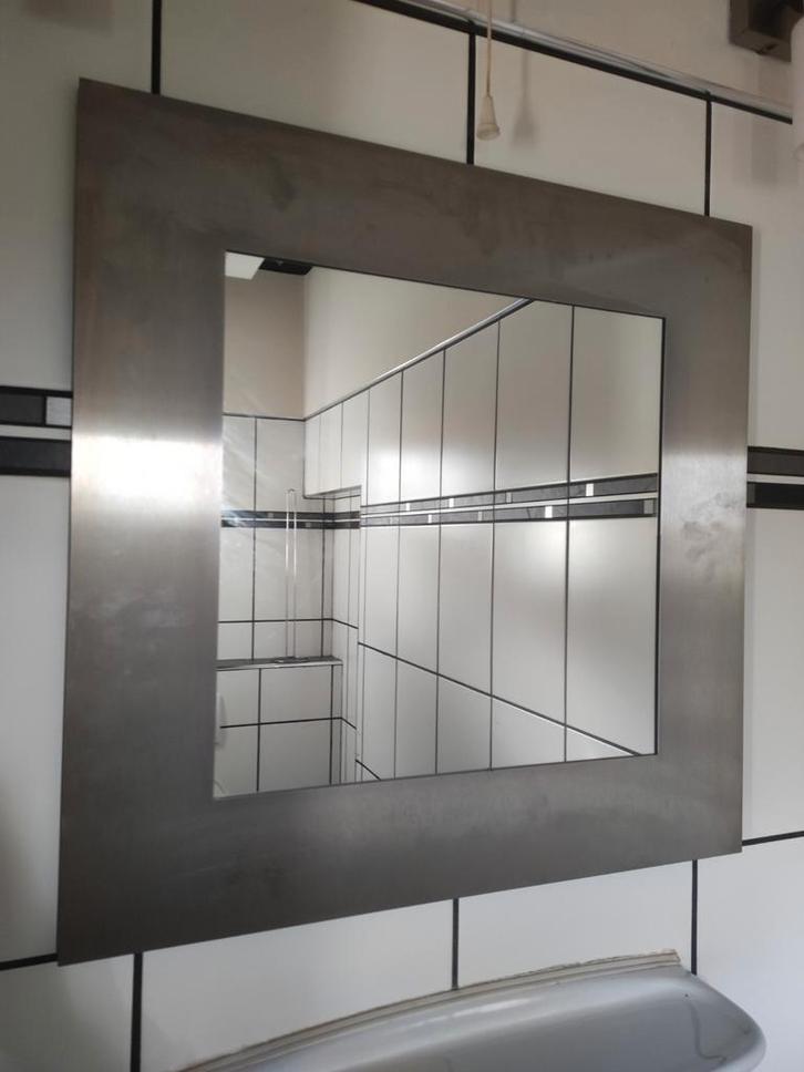 Moderne Spiegel met Metalen Frame, Huis en Inrichting, Woonaccessoires | Spiegels, Zo goed als nieuw, 50 tot 75 cm, 100 tot 150 cm