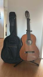 Gitaar met standaard en rugtas, Muziek en Instrumenten, Snaarinstrumenten | Gitaren | Akoestisch, Ophalen, Gebruikt, Klassieke of Spaanse gitaar