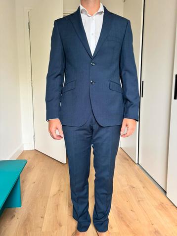 Recall shaped fit kostuum beschikbaar voor biedingen