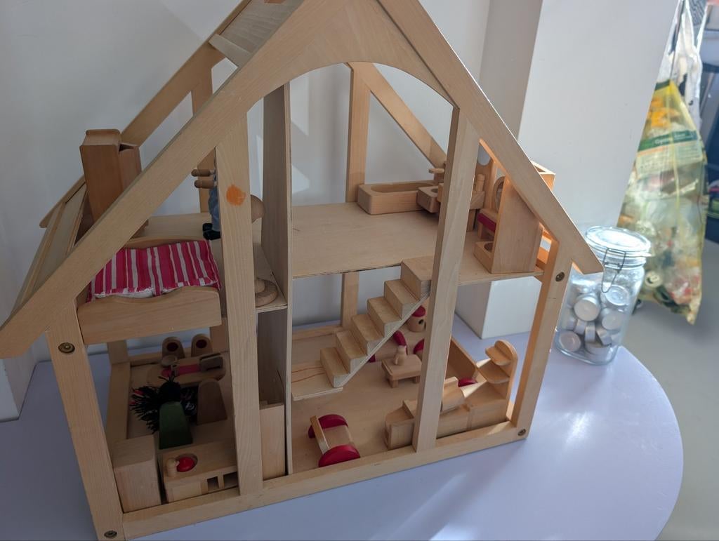 Houten poppenhuis van PlanToys (met losse meubels), Kinderen en Baby's, Speelgoed | Poppenhuizen, Ophalen of Verzenden, Gebruikt