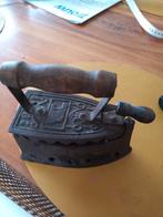 Antieke strijkijzers, kolenkit, edelstenen wandbord, beelden, Ophalen of Verzenden