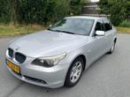 BMW 525i Executive automaat met lage kilometers. Origineel., Auto's, Automaat, Zwart, 2000 kg, 10 km/l