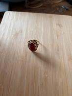 Vintage 14K Gouden Ring met Bloedkoraal, Sieraden, Tassen en Uiterlijk, Ringen, Ophalen, Gebruikt, 17 tot 18, Met edelsteen