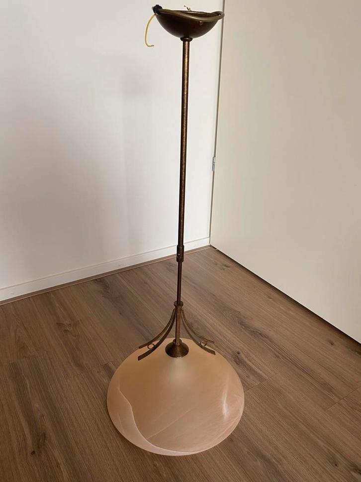 Zalmkleurige hanglamp, hoogte instelbaar, Huis en Inrichting, Lampen | Hanglampen, Zo goed als nieuw, 75 cm of meer, Glas, Ophalen of Verzenden