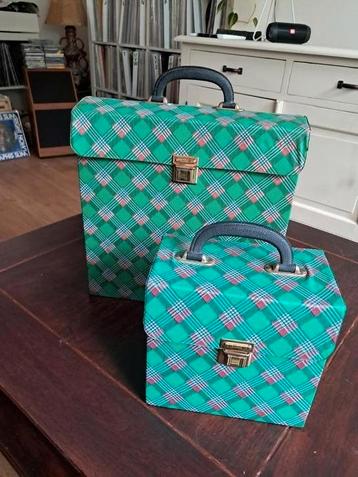 Platenkoffers voor LP's en singles aangeboden beschikbaar voor biedingen