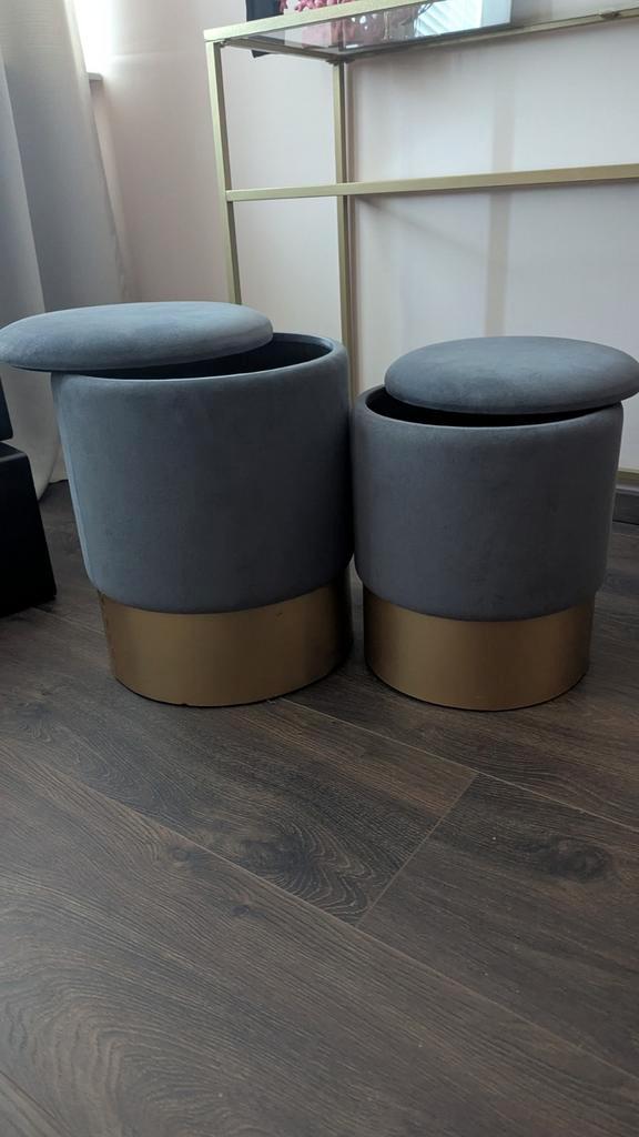 Sunfield Fluwelen Poefs Grijs/Goud, Huis en Inrichting, Banken | Voetenbanken en Poefen, Zo goed als nieuw, Stof, Ophalen of Verzenden