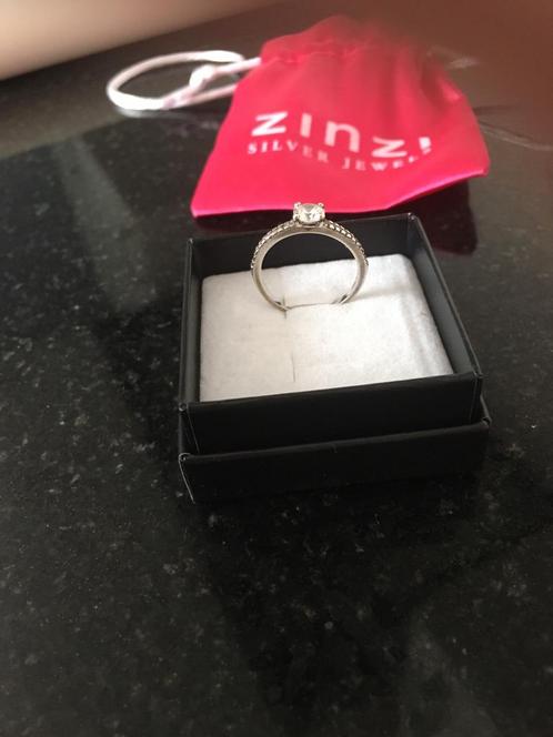 ZINZI zilveren ring (rijring) wit met grote zirkonia maat 52, Sieraden, Tassen en Uiterlijk, Ringen, Zo goed als nieuw, Wit, Ophalen of Verzenden