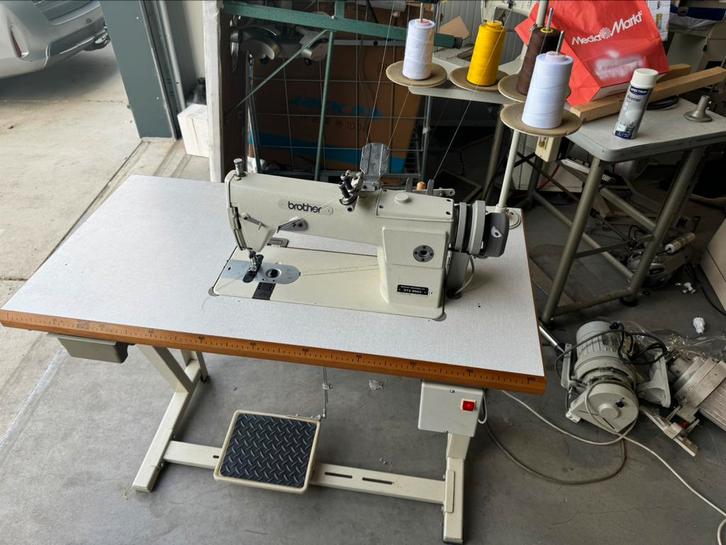 Industriele naaimachine brother kettingsteek 2 naalds, Hobby en Vrije tijd, Naaimachines en Toebehoren, Gebruikt, Naaimachine
