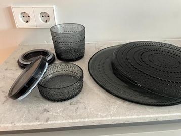 Iittala Kastehelmi 2 schalen en 2 voorraadpotten donkergrijs beschikbaar voor biedingen