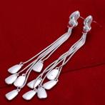 Oorbellen zilverkleurig hangers, Ophalen of Verzenden, Nieuw, Zilver, Overige materialen