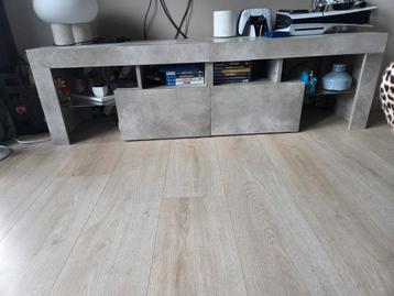 Betonlook tv meubel MOET WEG!! beschikbaar voor biedingen