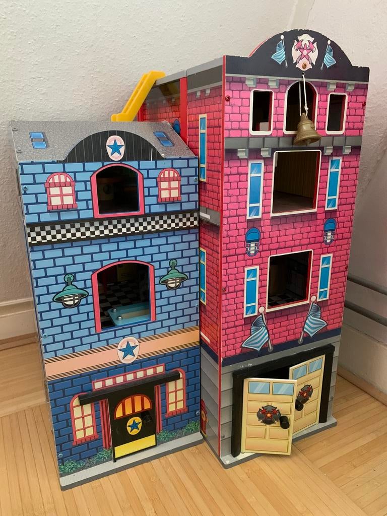 Kidkraft brandweer en politie poppenhuis, Kinderen en Baby's, Speelgoed | Poppenhuizen, Ophalen of Verzenden, Poppenhuis
