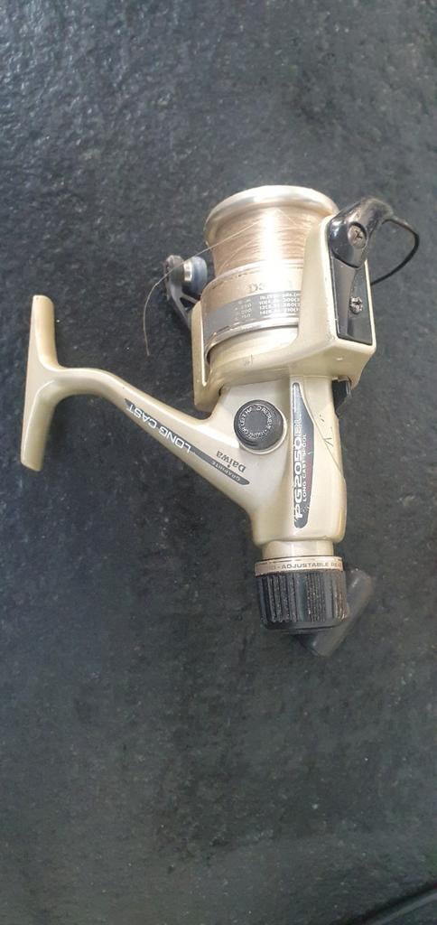 Daiwa PG 2050 vismolen, Watersport en Boten, Hengelsport | Algemeen, Zo goed als nieuw, Molen, Ophalen of Verzenden