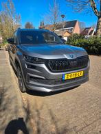 Skoda Kodiaq 1.5 Sportline Business 2024 lease overname, Auto's, Zwart, 4 cilinders, USB, 7 stoelen
