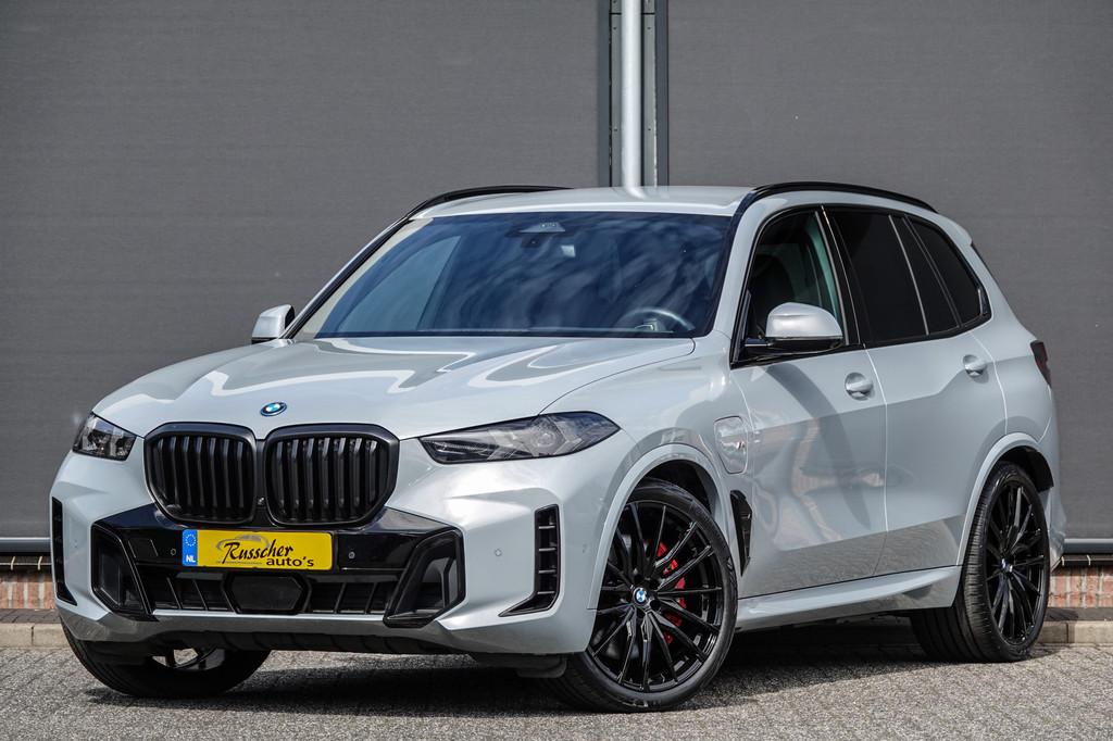 BMW X5 50e 490Pk | M-Sport Pro | Shadowline | 360° Camera |, Auto's, BMW, Automaat, Gebruikt, 2395 kg, Bedrijf