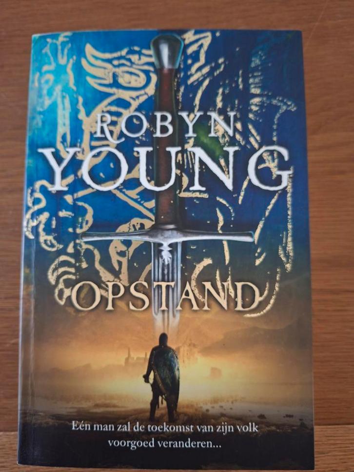 OPSTAND - Robyn Young (Historische Roman), Boeken, Romans, Gelezen, Nederland, Ophalen of Verzenden
