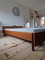 Retro houten bed 140x200- zonder matras, Huis en Inrichting, Slaapkamer | Complete slaapkamers, Ophalen of Verzenden, Gebruikt