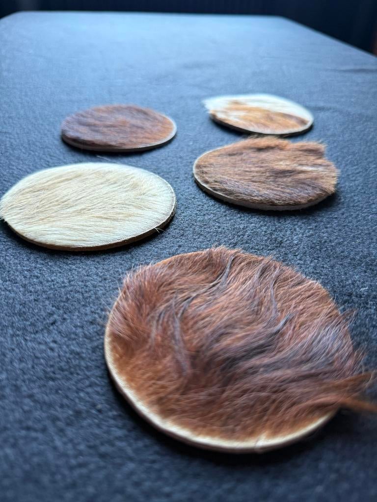 Set van 5 unieke onderzetters van koeienhuid, Huis en Inrichting, Woonaccessoires | Onderzetters, Ophalen of Verzenden, Zo goed als nieuw