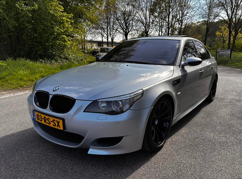 BMW M5 NL Auto | Dealer onderhouden | Lagers/SMG | Topstaat, Auto's, BMW, Automaat, 1730 kg, Achterwielaandrijving, Beige