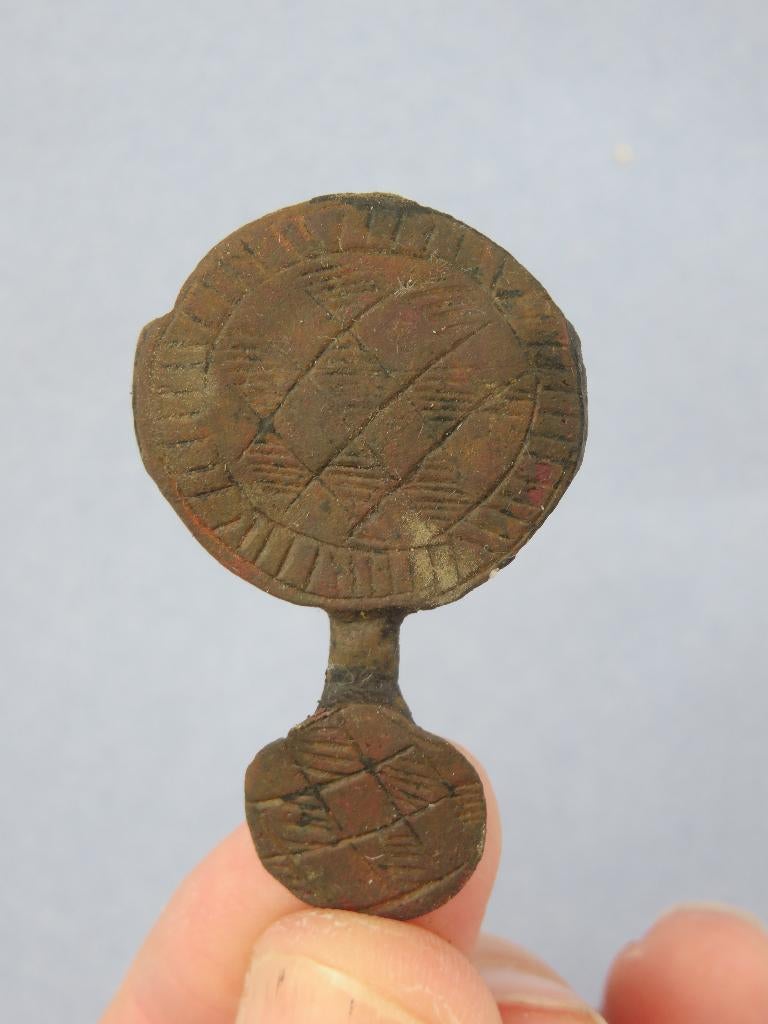 Middeleeuwen - Kleding sluiting - 6e – 8e eeuw - bodemvondst, Ophalen of Verzenden, Brons