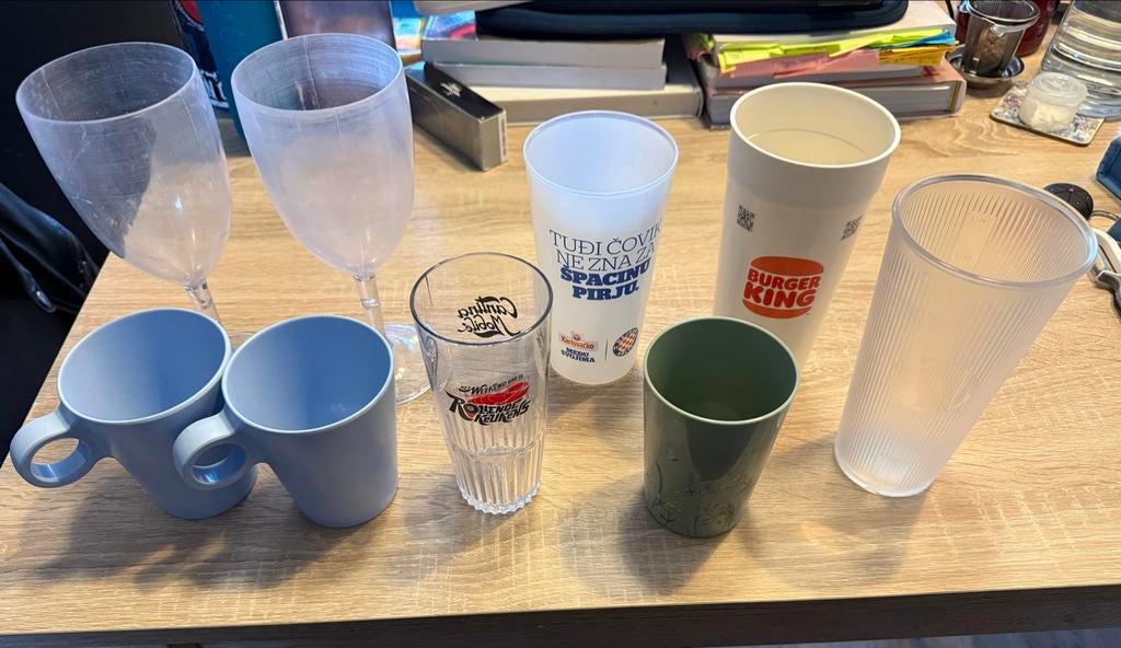 Diverse plasic bekers en glazen, Gebruikt, Ophalen of Verzenden, Overige stijlen, Overige materialen