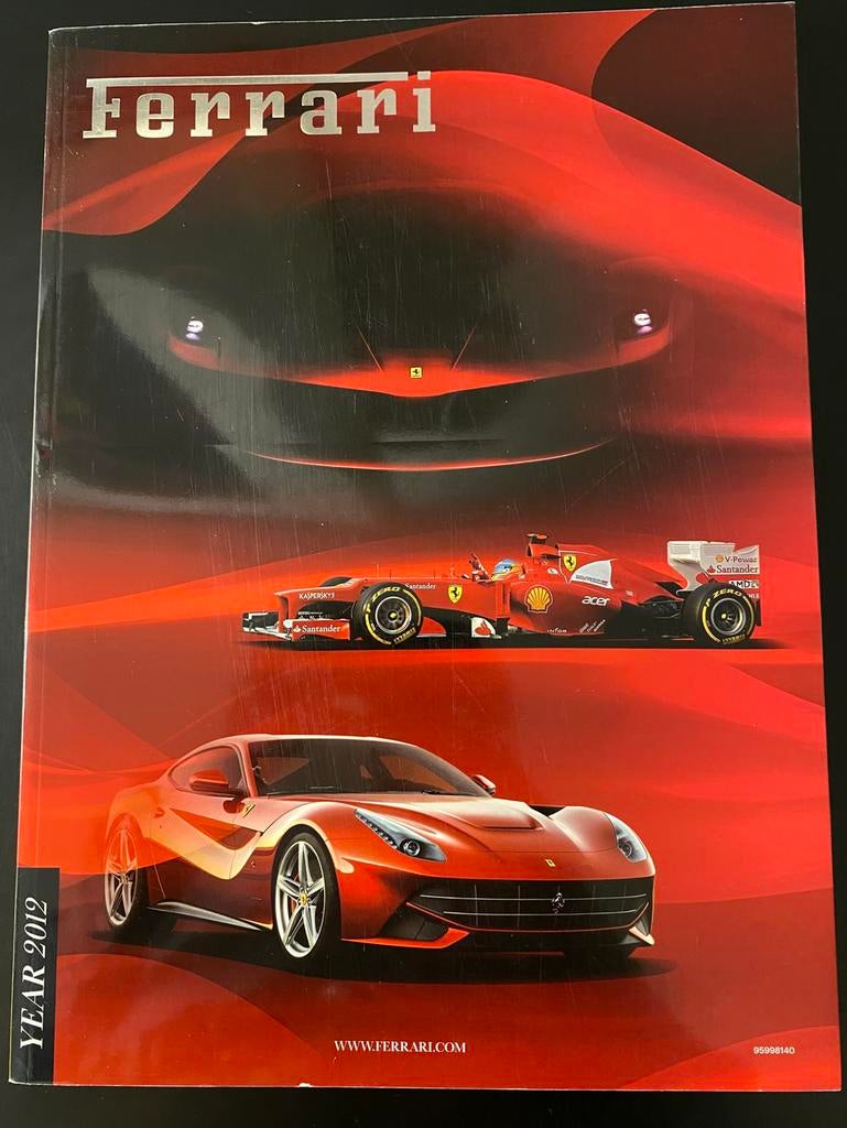 Ferrari Yearbook 2010, Ophalen of Verzenden, Zo goed als nieuw