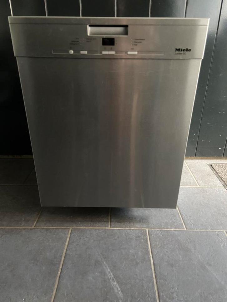 Miele inbouw/onderbouw vaatwasser., Witgoed en Apparatuur, Vaatwasmachines, Zo goed als nieuw, Inbouw, Minder dan 85 cm, 45 tot 60 cm