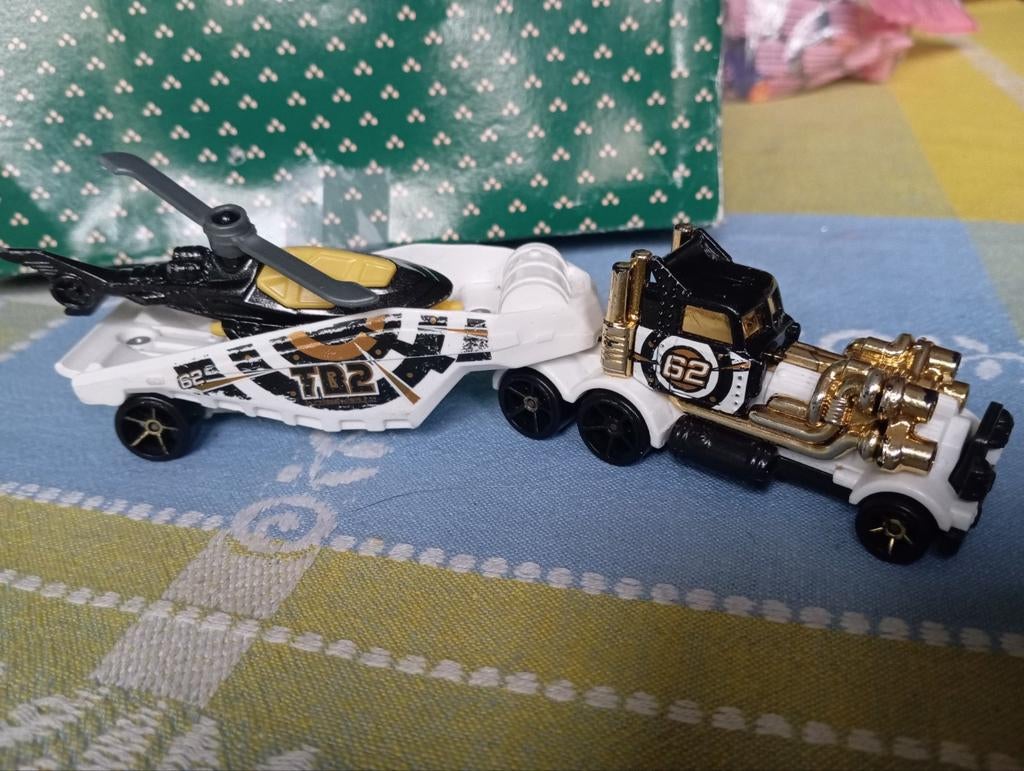 Hot Wheels vrachtwagen met helikopter, Ophalen of Verzenden, Gebruikt