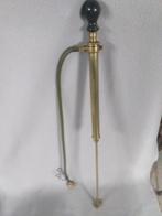 Antieke koperen handpomp, Ophalen