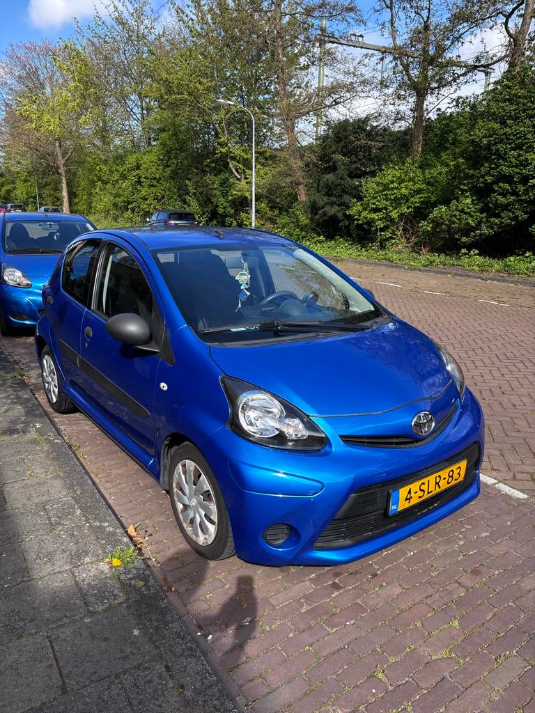 Toyota Aygo 1.0 12V Vvt-i 5DRS 2013 met carplay en scherm, Auto's, Toyota, Particulier, Aygo, Benzine, A, Hatchback, Handgeschakeld