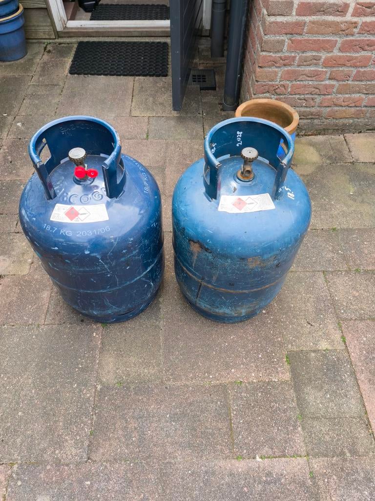 2 gasflessen, Ophalen