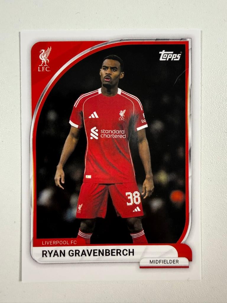 11 Ryan Gravenberch Collector Tin Liverpool 2025-26, Ophalen of Verzenden, Nieuw, Buitenlandse clubs, Poster, Plaatje of Sticker