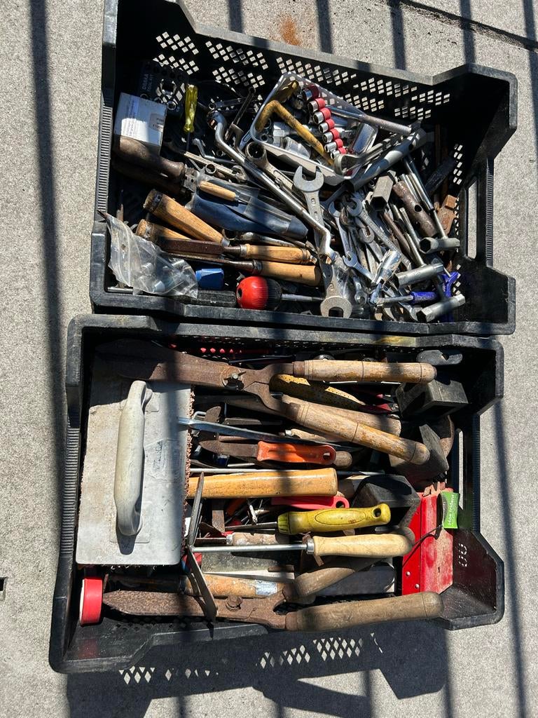 2 kratten vol handgereedschap - gebruikt, prima staat, Doe-het-zelf en Verbouw, Gereedschap | Handgereedschap, Ophalen, Gebruikt