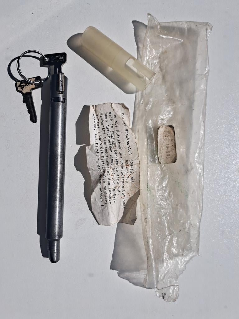 Zündapp origineel penslot met 2 sleutels en bevestiging, Ophalen of Verzenden