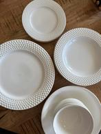 Zeer mooi servies 19-delig beige, Ophalen of Verzenden, Zo goed als nieuw, Porselein, Overige stijlen