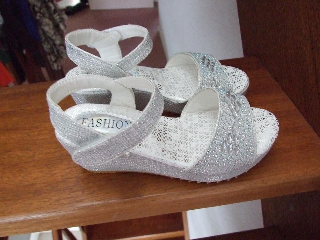 Nieuwe zilver glitter schoentjes maat 34, Kinderen en Baby's, Babykleding | Schoentjes en Sokjes, Schoentjes, Meisje, Nieuw, Ophalen of Verzenden