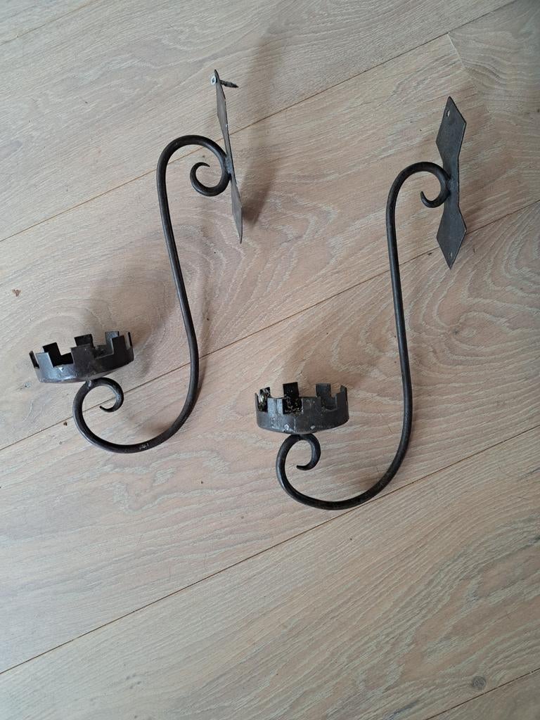 2 ijzeren kandelaars, 30 cm hoog, Antiek en Kunst, Ophalen of Verzenden